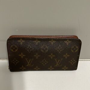 Louis Vuitton zip wallet